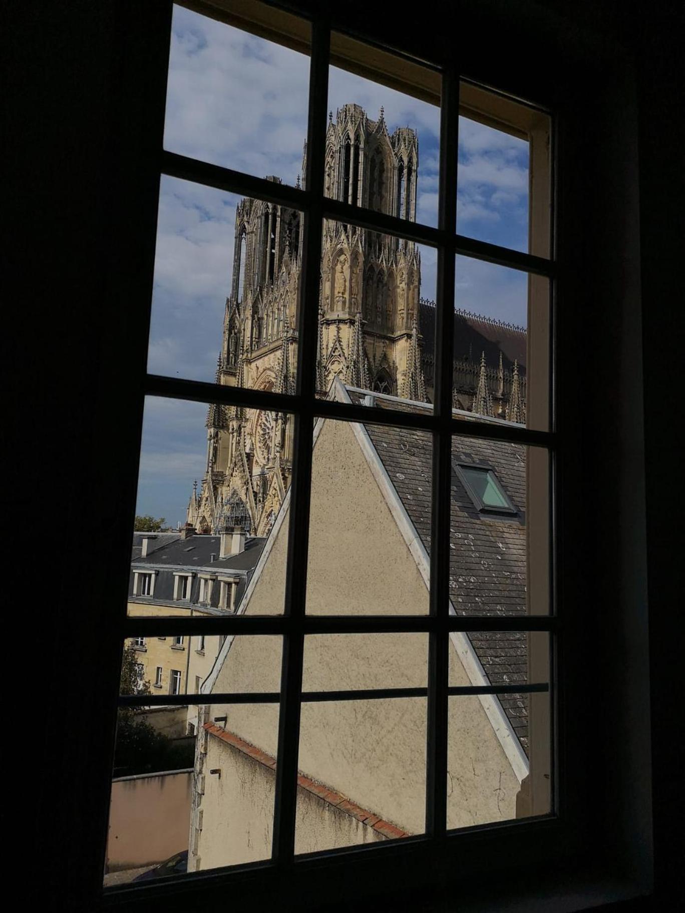 Les Visages Des Tournelles Acomodação com café da manhã Reims Exterior foto