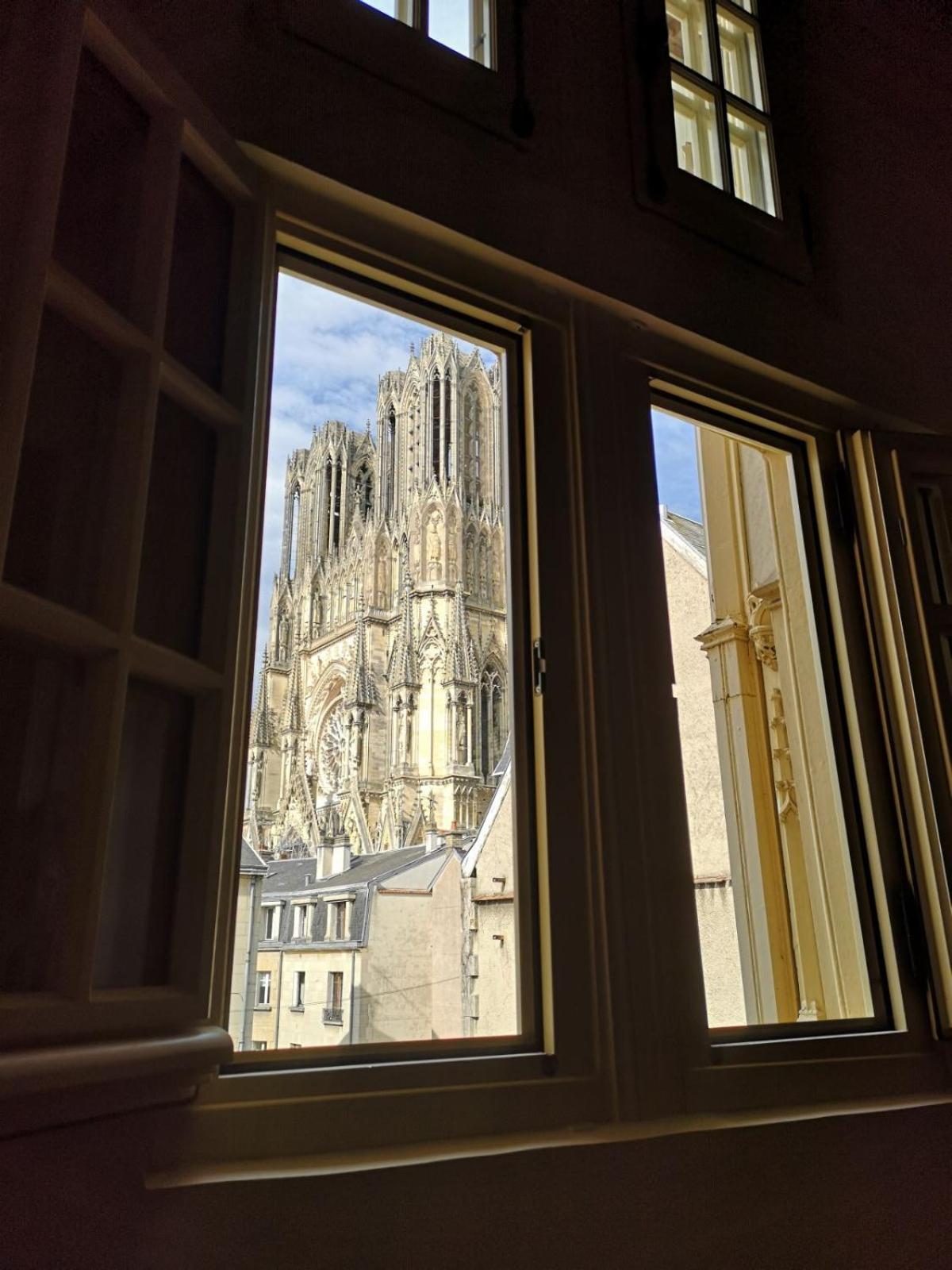 Les Visages Des Tournelles Acomodação com café da manhã Reims Exterior foto